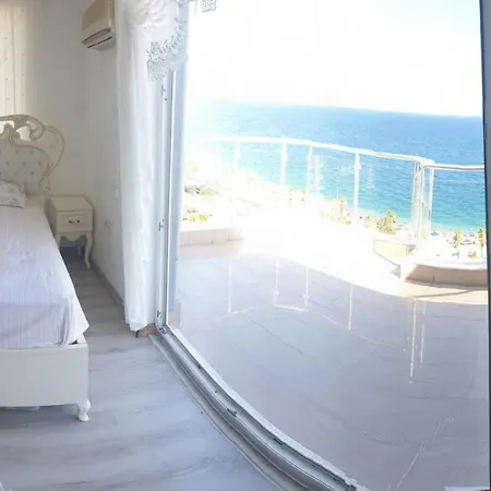 Konyaaltinda Muhtesem Gemi Ev Apartment